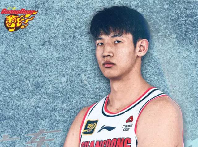 星空体育app下载-上海半场险胜广东！弗格+洛夫顿轰32分，萨姆纳+3小将齐爆死顶！|黄明依|王洪|杨溢|奎因|球员_新浪体育_新浪新闻