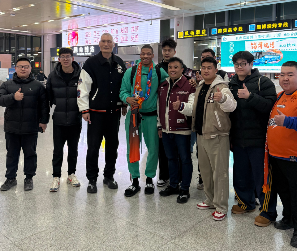 山东外援动态更新！小外约翰逊已注册可出战，大外琼斯将伤停一场